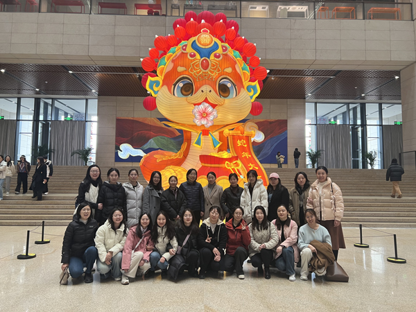 感悟工匠精神，綻放巾幗芳華——農(nóng)墾中心開(kāi)展慶“三八”主題活動(dòng)