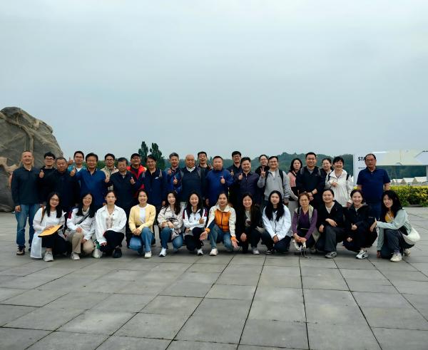 躍動春光，共赴夏至 ——中國農(nóng)墾經(jīng)濟發(fā)展中心組織開展春游暨職工健步走活動